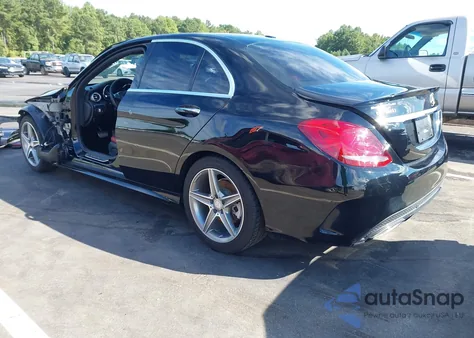 2015 Mercedes-Benz C 300 Sport z USA, uszkodzony, nr VIN 55SWF4JB8FU065428